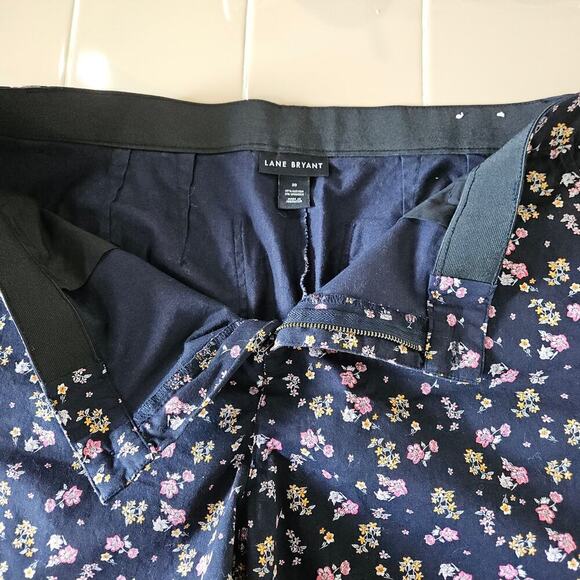 Lane Bryant Floral Womens Midi Shorts Size 20 Cotton Blend Signature Fit Chino - Picture 9 of 9